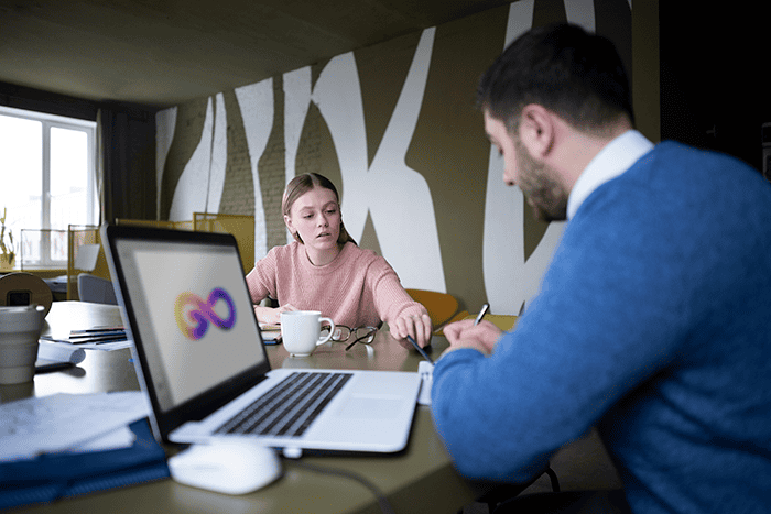 medium-shot-people-talking-office