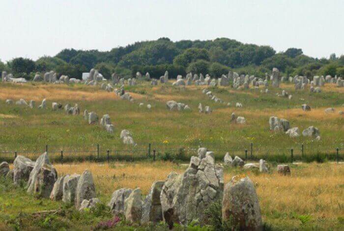 menhir; mégalithe