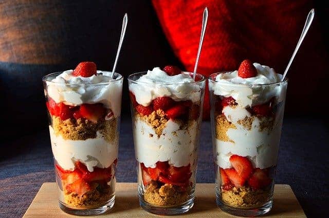 Diät-Dessert mit Obst und Joghurt