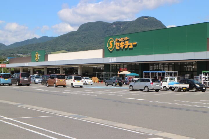 セキチュー沼田恩田店 2,026m