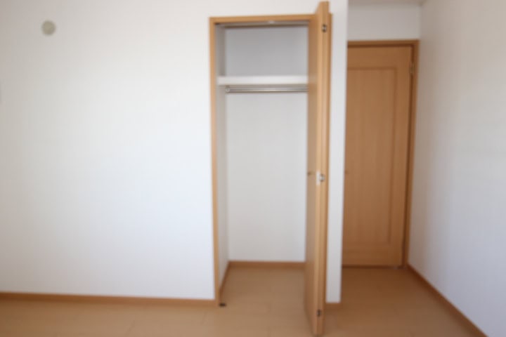 洋室北(6.4畳)収納スペース