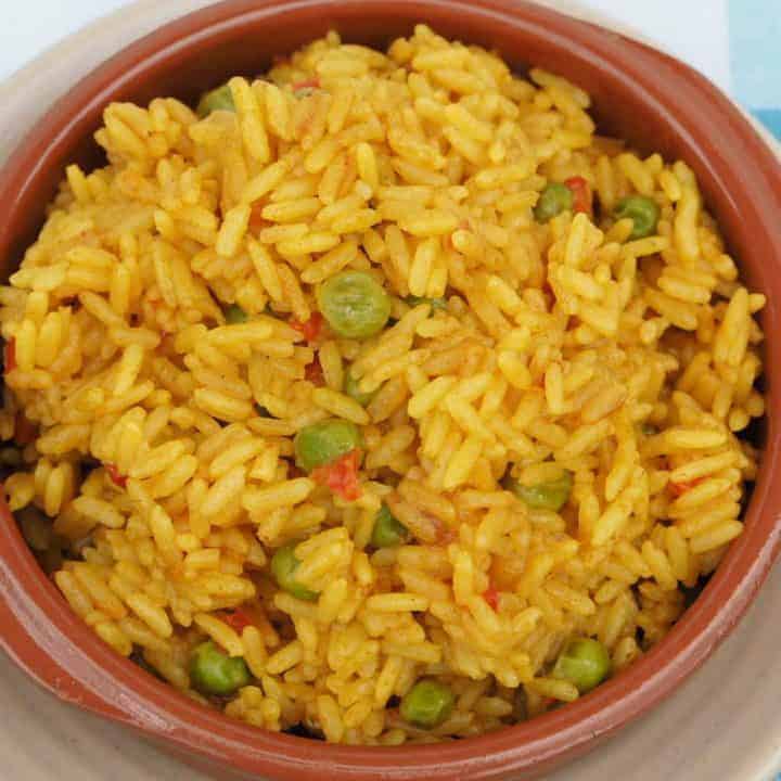 Homemade Nandos Spicy Rice - an amazing fakeaway recipe for all the family to enjoy. You definitely want to add this to you weekly meal plan....