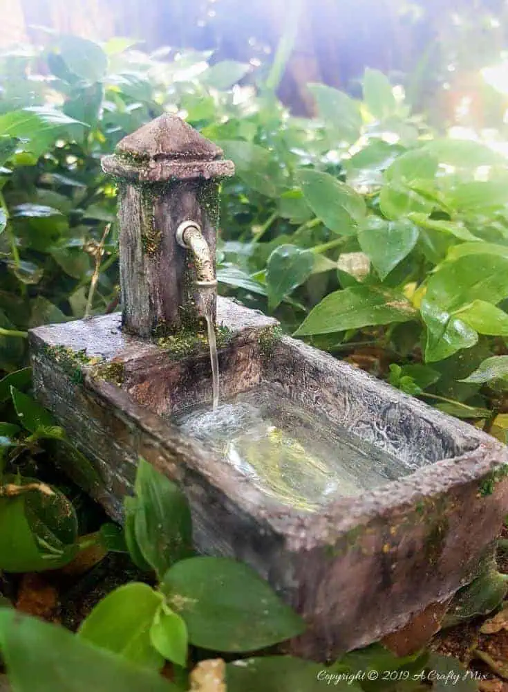 How to make a beautiful fairy water feature with "running" water #Miniaturewaterfeature #DIYFairyWaterFeature #WaterFeature #FairyGardens #ACraftyMix