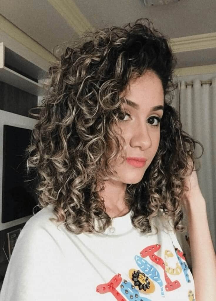 corte de cabelo feminino cacheado médio