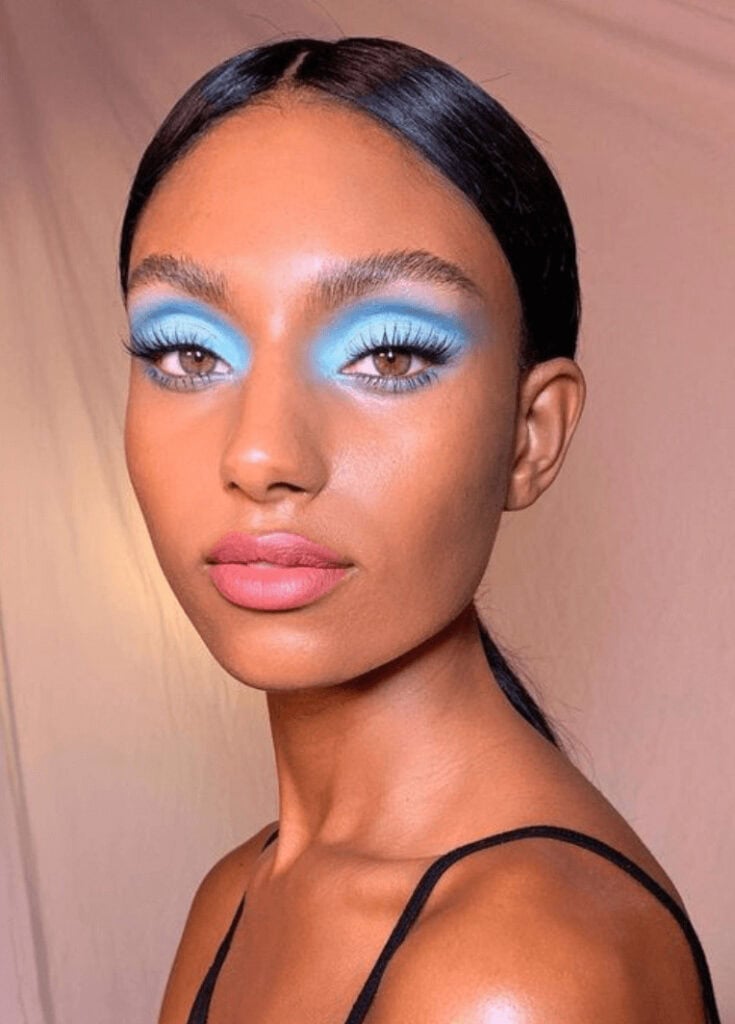 Maquiagem azul para final de ano
