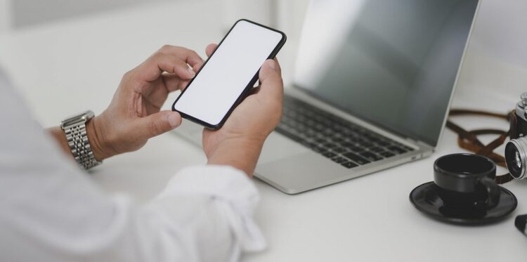 Jak w profesjonalny sposób prowadzić profil na LinkedIn? Career PRO Agent Kariery wspieramy w zmianach zawodowych profesjonalne CV manager szukanie pracy jak szukać pracy pomoc w szukaniu pracy dla managerów manager zmiana pracy