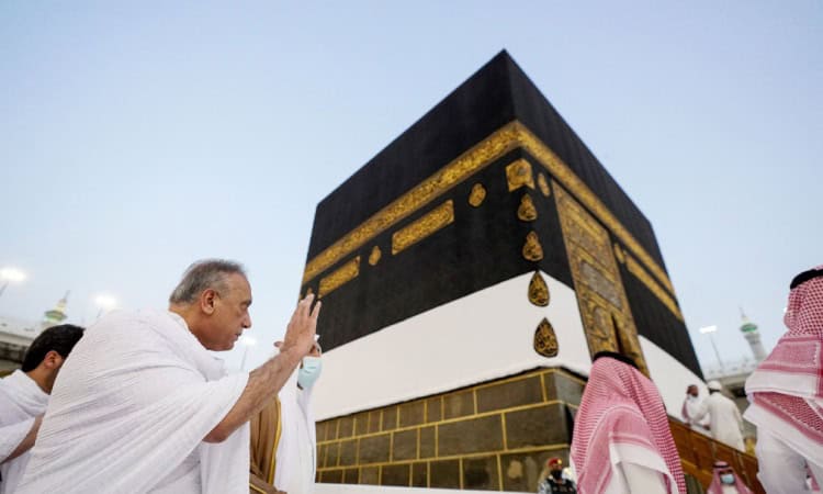 Menjadi agen travel umroh, Sumber: mediaindonesia.com