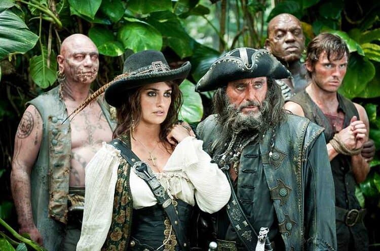 "PIRATES OF THE CARIBBEAN: ON STRANGER TIDES"  Angelica (PENÉLOPE CRUZ) and Blackbeard (IAN McSHANE) in search of the fabled Fountain of Youth in the jungles of a tropical island, along with zombie officers Quartermaster (IAN MERCER) and Gunner (DeOBIA OPEREI), and captive missionary Philip Swift (SAM CLAFLIN).  Ph: Peter Mountain  ©Disney Enterprises, Inc. All Rights Reserved.