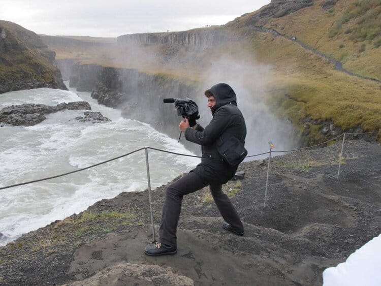 MTV: Pif incontra il Grillo islandese a "Il Testimone" | Digitale terrestre: Dtti.it
