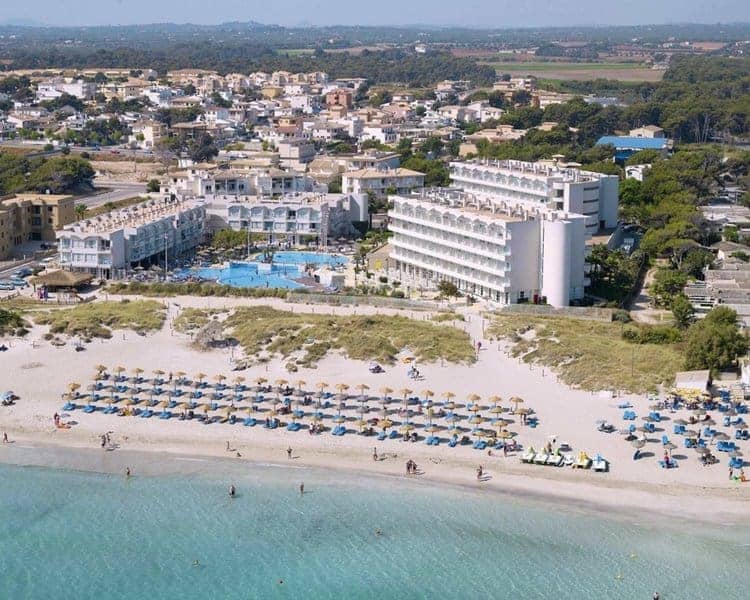 Playa de Can Picafort - die Sicht auf das Hotel vom Meer aus Playa de Can Picafort - die Sicht auf das Hotel vom Meer aus