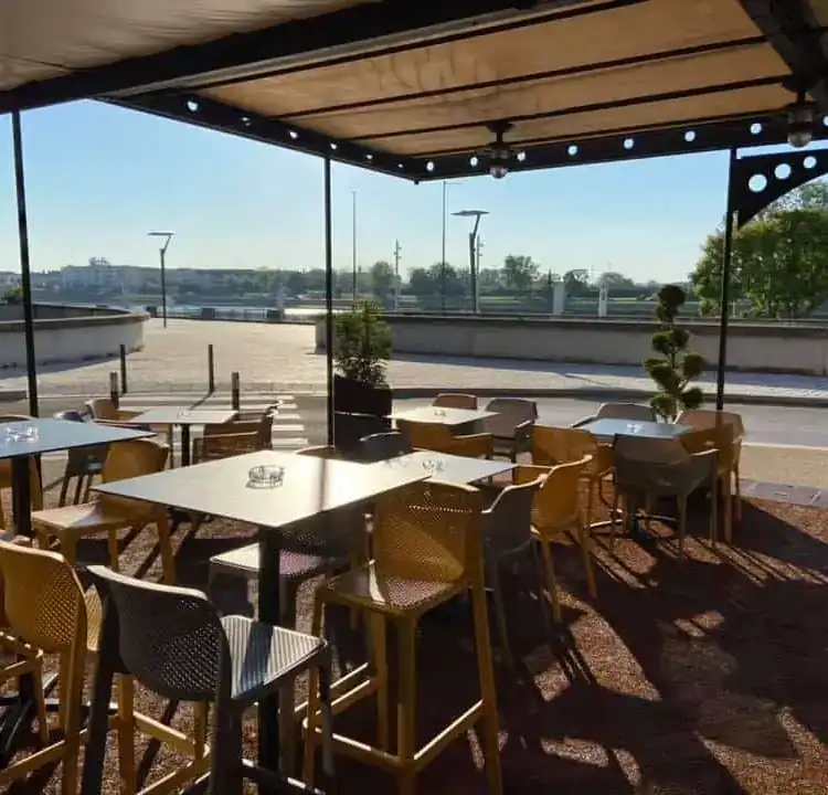 Rénovation Atelier julien terrasse Bar à Vin le Millésime Mâcon