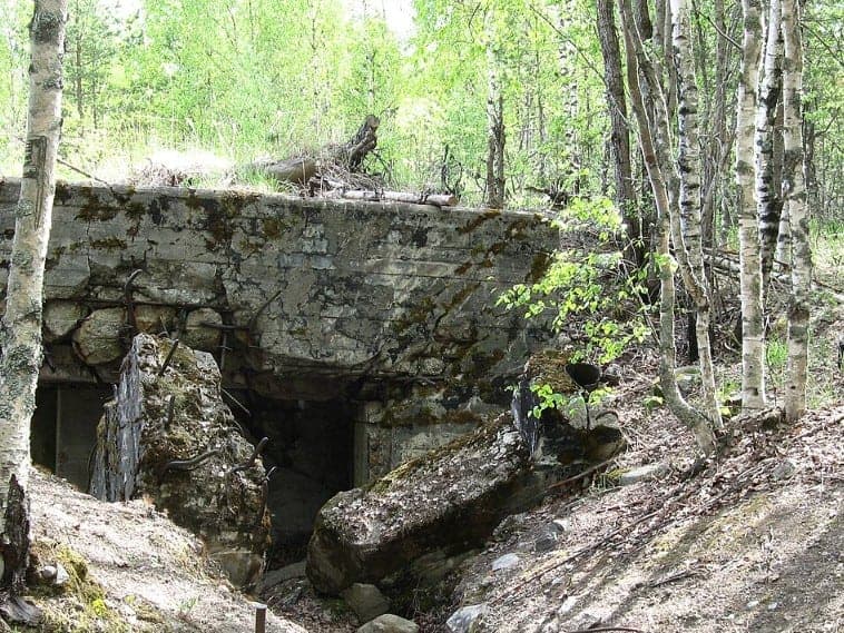 Fort op hooggelegen punt 65 in de Mannerheim-linie, strategisch gebouwd voor overzicht en verdediging tijdens de Winteroorlog.
