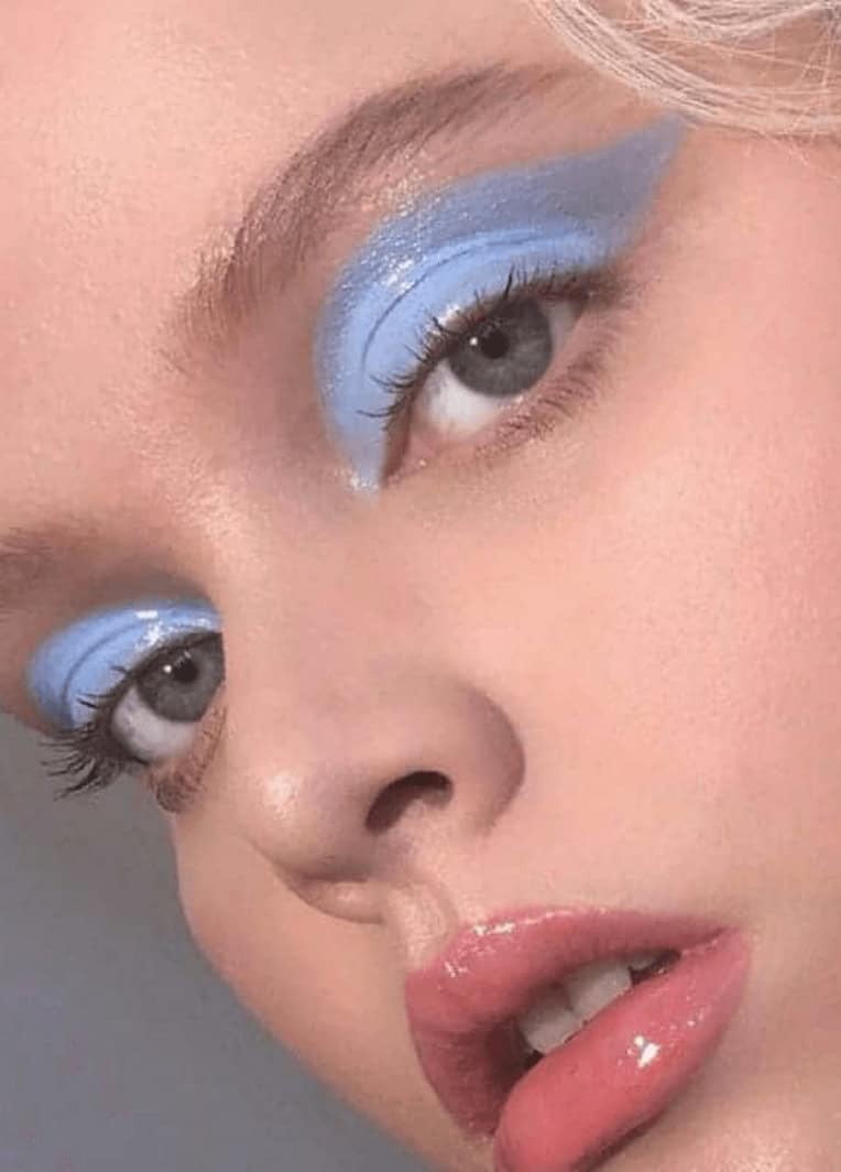 glossy eyes azul claro