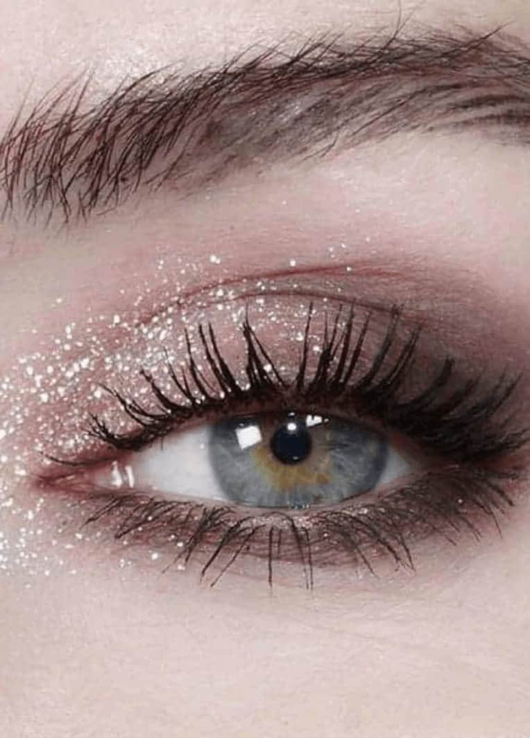 sombra glitter no canto interno dos olhos