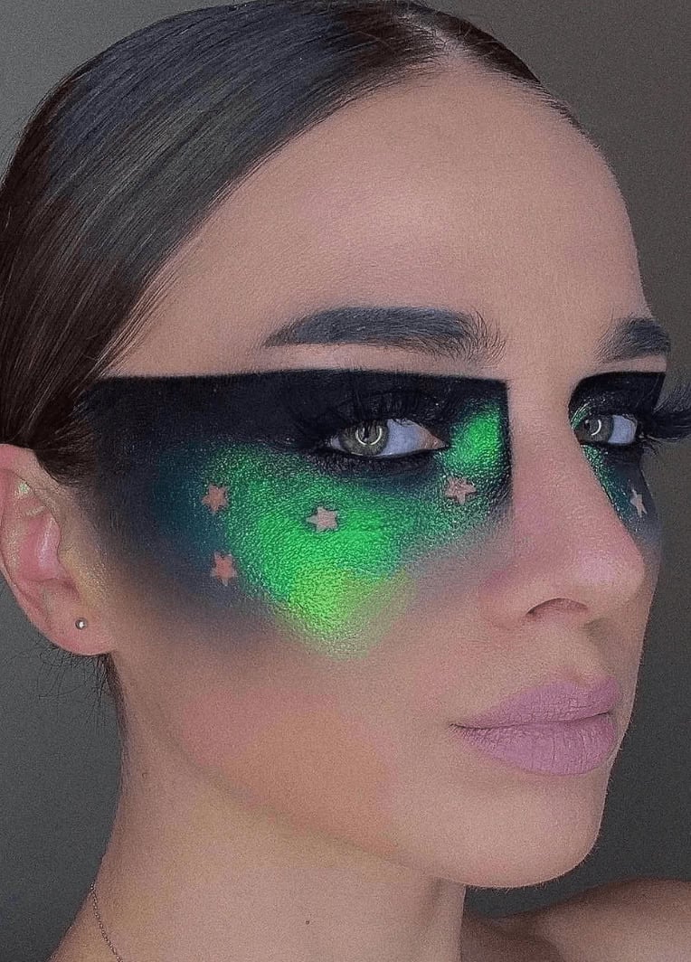 maquiagem de halloween com sombra neon