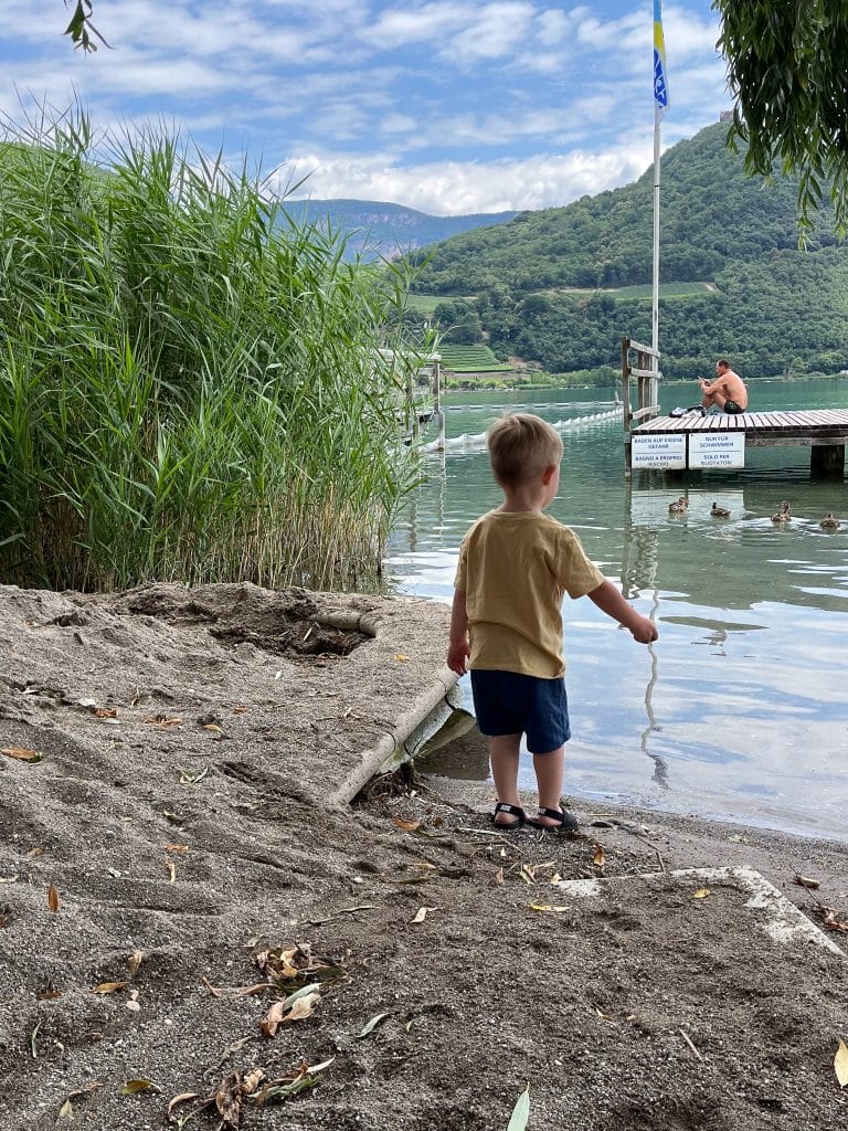 Der Kinderstrand am Seeschlösschen Kaltern