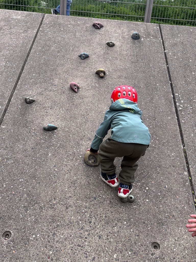 Kletterwand für Kinder im Landschaftspark Duisburg-Nord