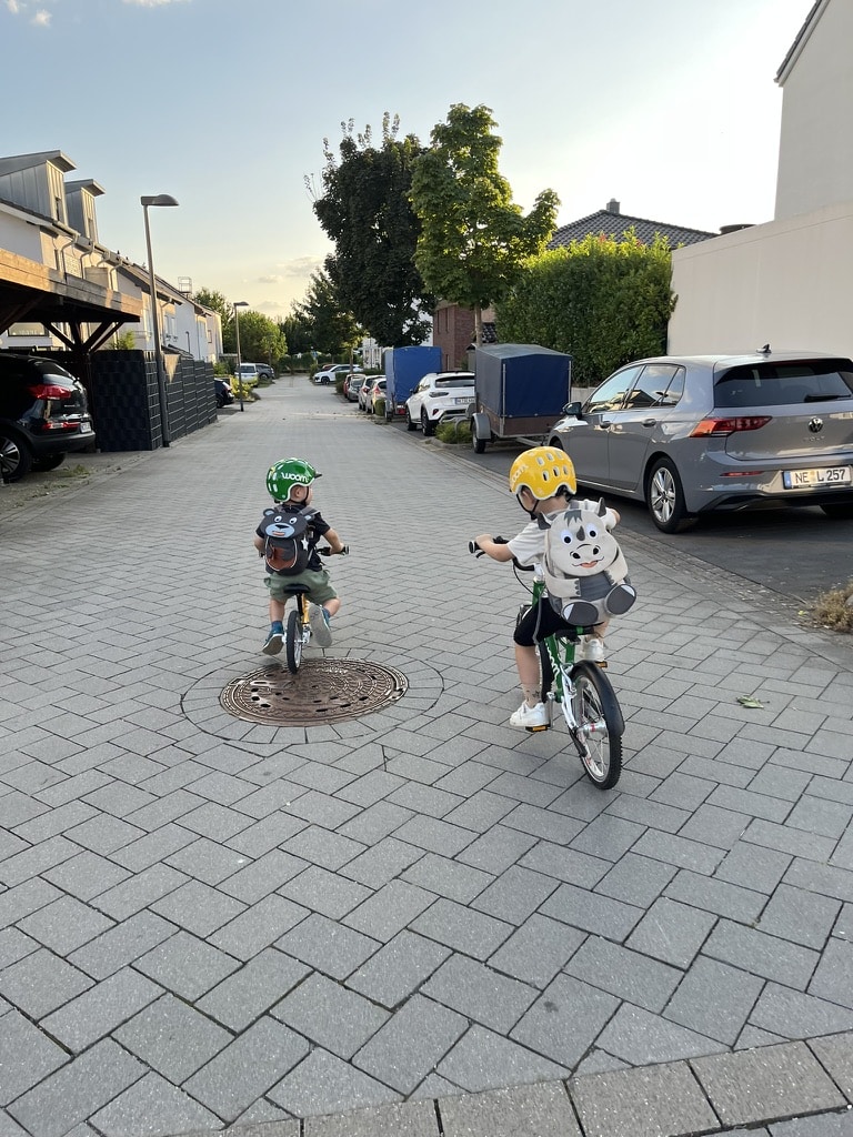 Kinder auf dem Fahrrad