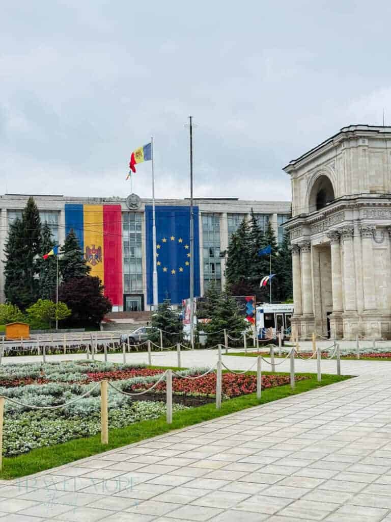 Chisinau itinerary highlight, the Government House and Triumphal Arch in Great National Assembly Square.