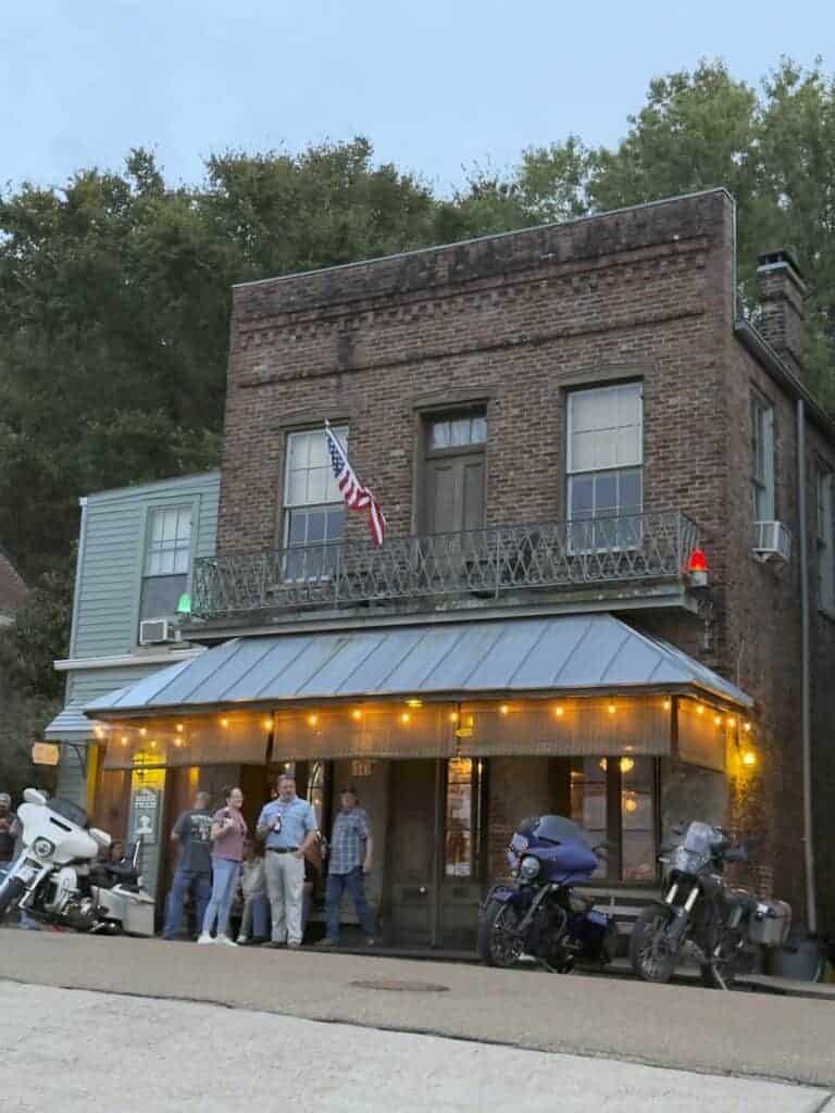 Mississippi Travel Guide: Clarksdale, Vicksburg, Natchez