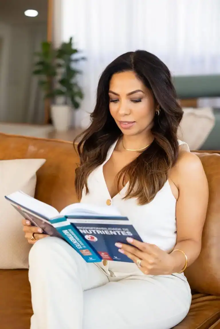 Dra Tatiane Ramos Nutricionista Sao Paulo Itaim Bibi Estudando