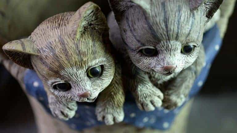 statue of two cats