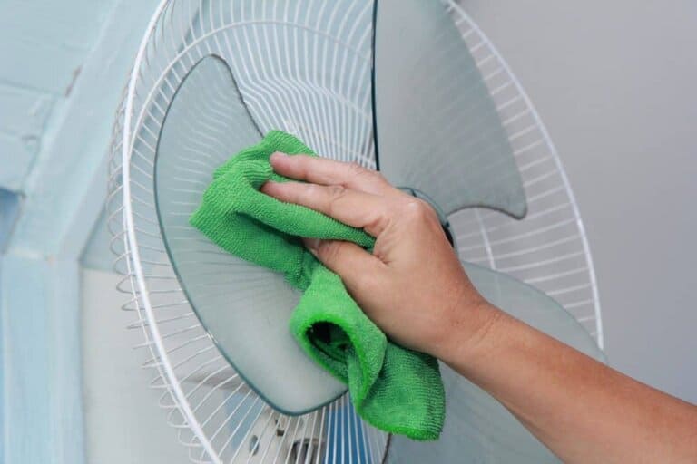 clean wind machine with damp green cloth