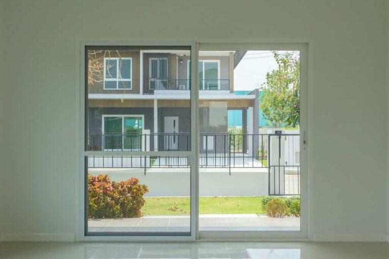 how to clean fiberglass door