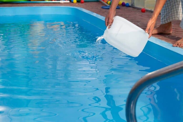 keep a pool clean with a pump by using Flocculants