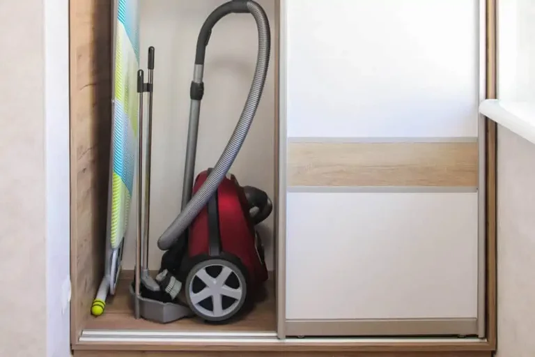 storage ideas for vacuum cleaner