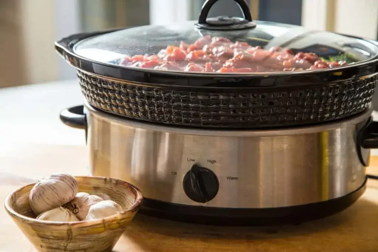 how many amps does a slow cooker use