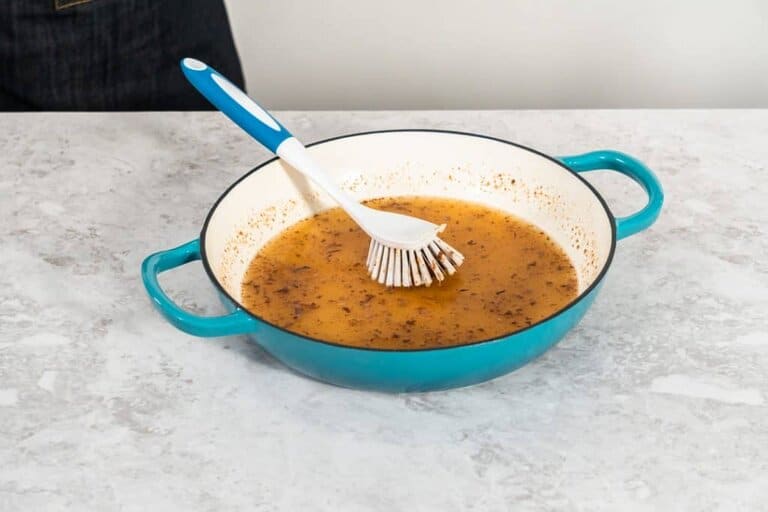 cleaning cast iron pan