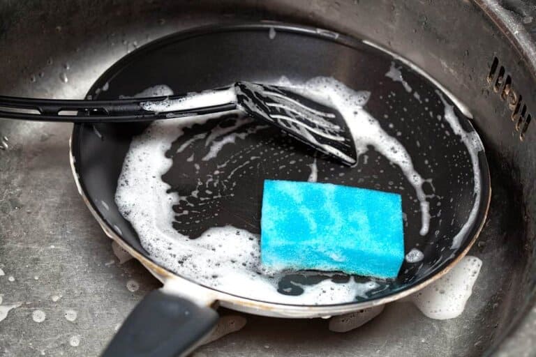 hand washing calphalon pans
