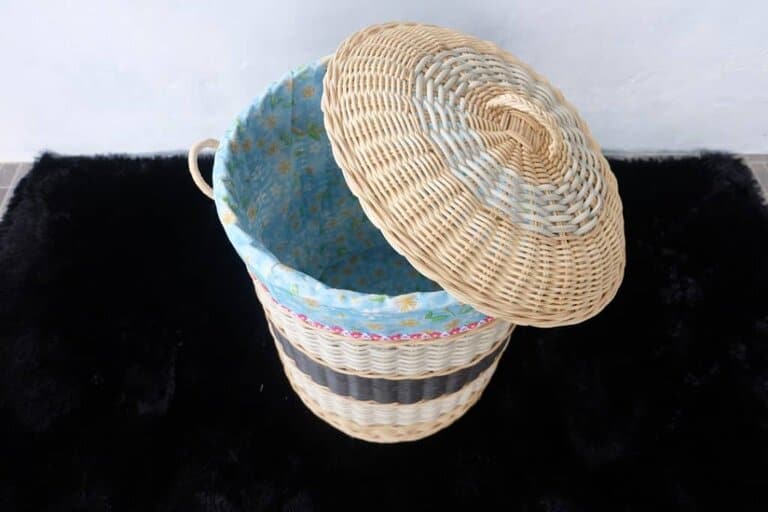 laundry basket with liner