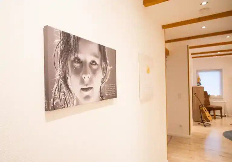 Einklang Praxis Flur mit Wandbild