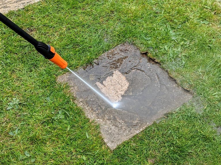 A Picture showing the pressure of the water coming out of the washer