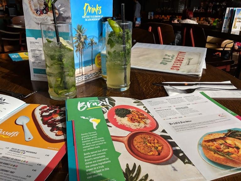 Menu's and Mojito's on a table in Las Iguanas