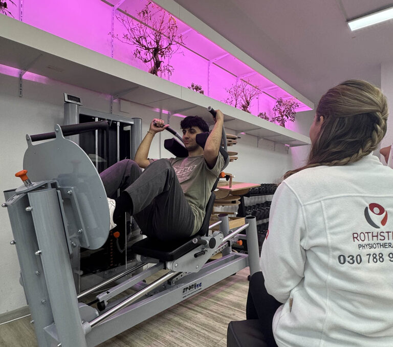 Aktive Krankengymnastik-Übung bei Rothstein Physio Spandau