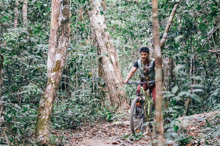 shintamaniwildmountainbikinginthejungle2elise hassey 770x513