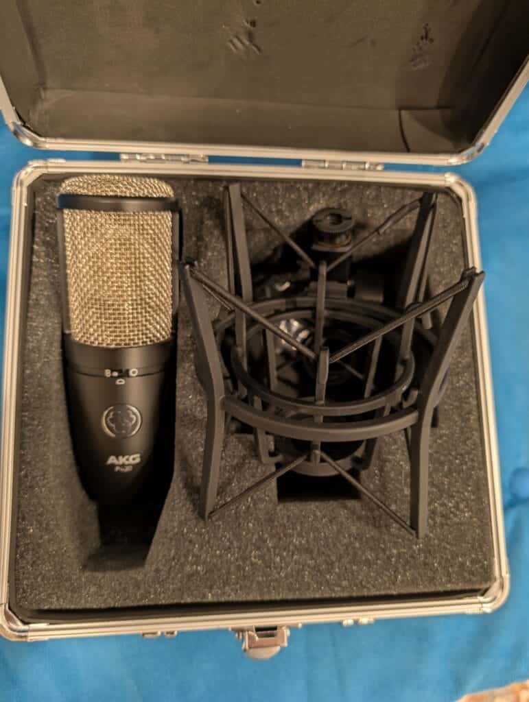 AKG-P-420
