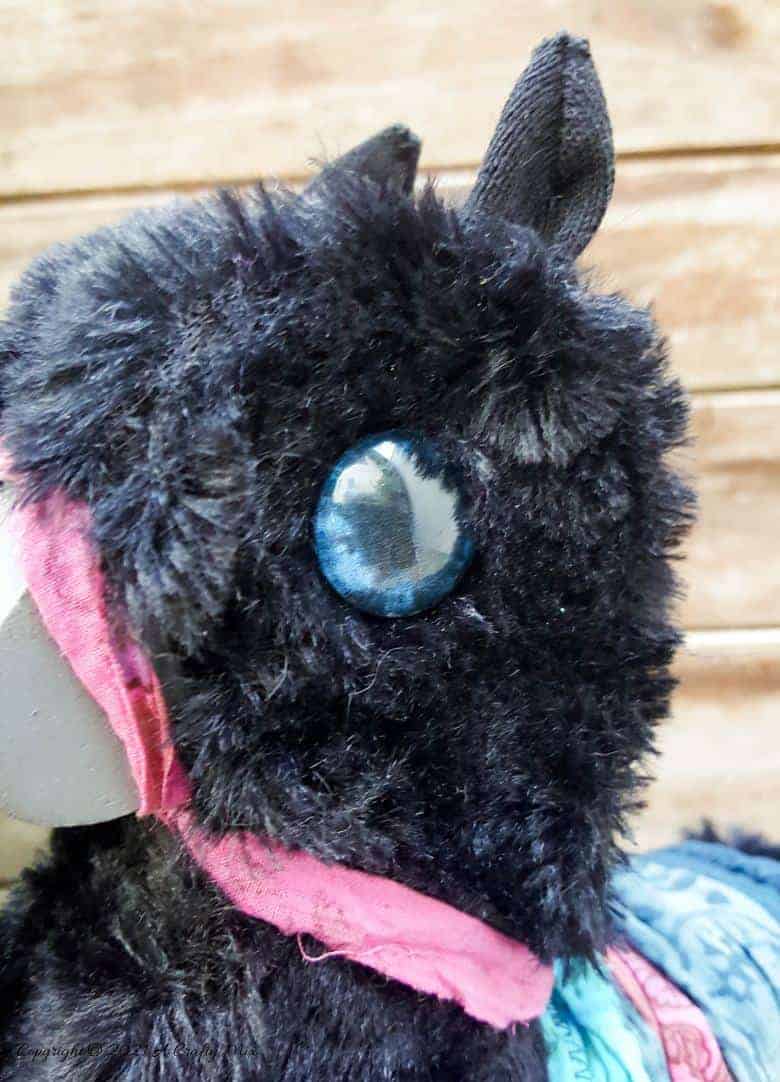 In the tradition of old toys we made this DIY Pull Toy llama using upcycled tin can wheels. This fun recycled craft idea comes with a free printable llama template. #Upcycle #TinCan #ACraftyMix #PullToy #HomeDecor