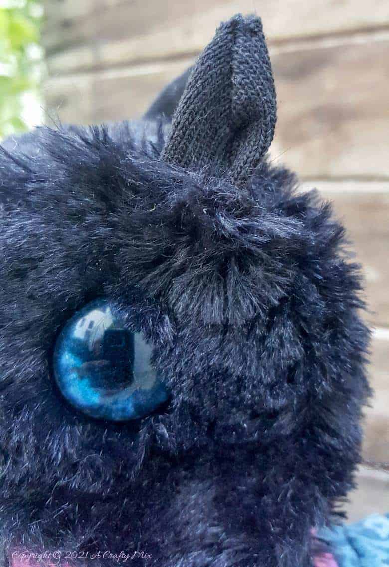 In the tradition of old toys we made this DIY Pull Toy llama using upcycled tin can wheels. This fun recycled craft idea comes with a free printable llama template. #Upcycle #TinCan #ACraftyMix #PullToy #HomeDecor