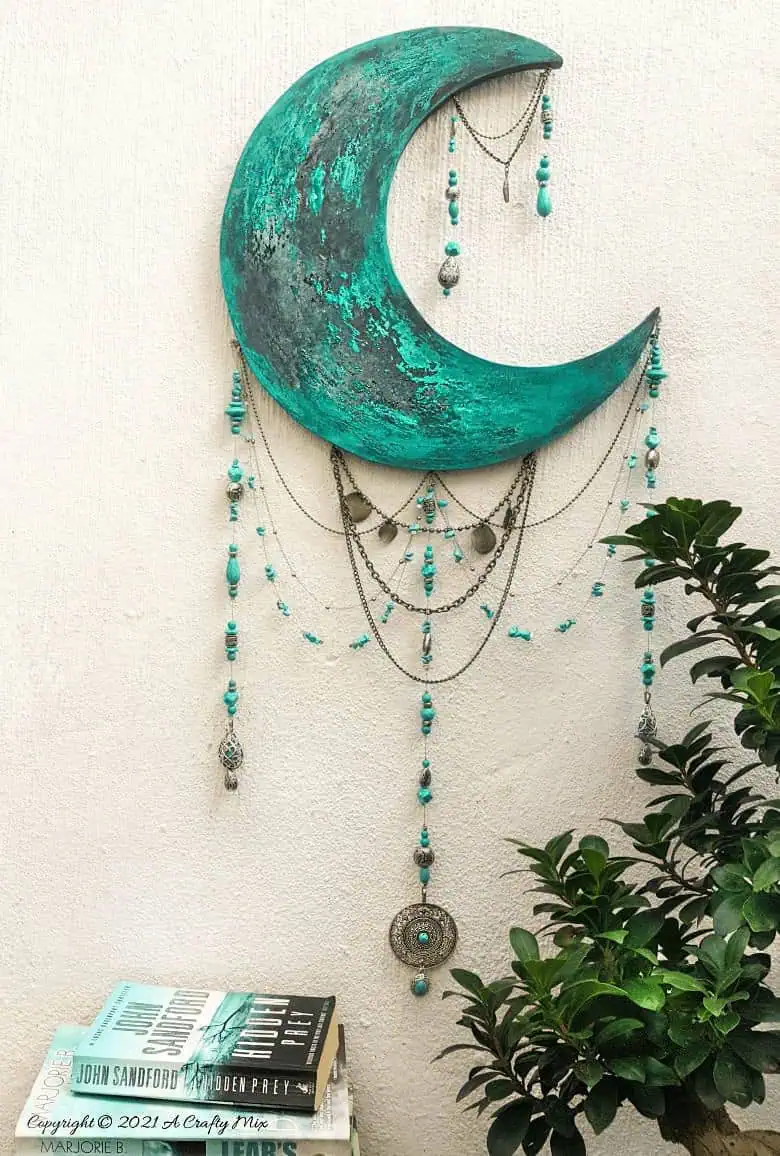 This photo-rich tutorial will show you how to make a half-moon dream catcher that will add a distinctly bohemian flair to your décor. #beadsgalore #AcraftyMix #Dreamcatcher