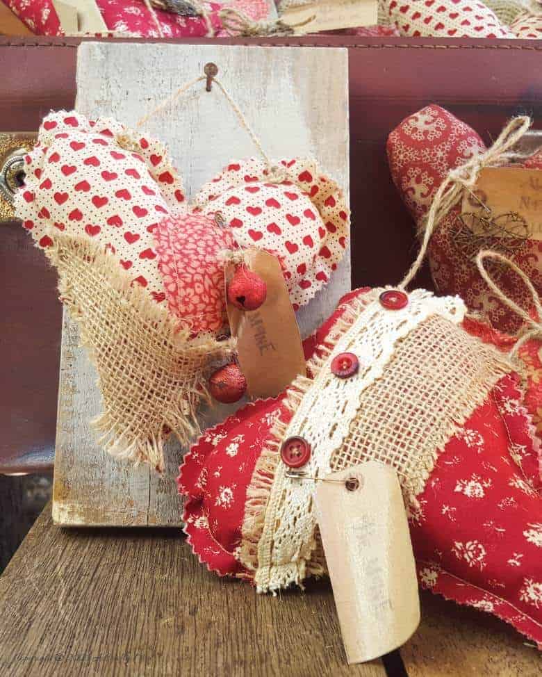 Primitive hearts and bed springs make an awesome Valentine's gift. Quick and easy with tips on adding simple interest and free label printables #FolkArt #ValentinesDay #ACraftyMix #PrimitiveCrafts