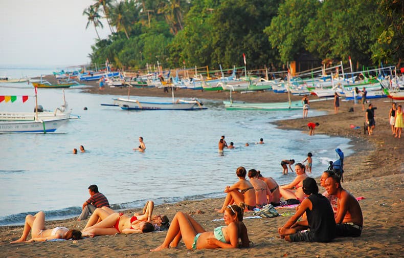 lovina beach