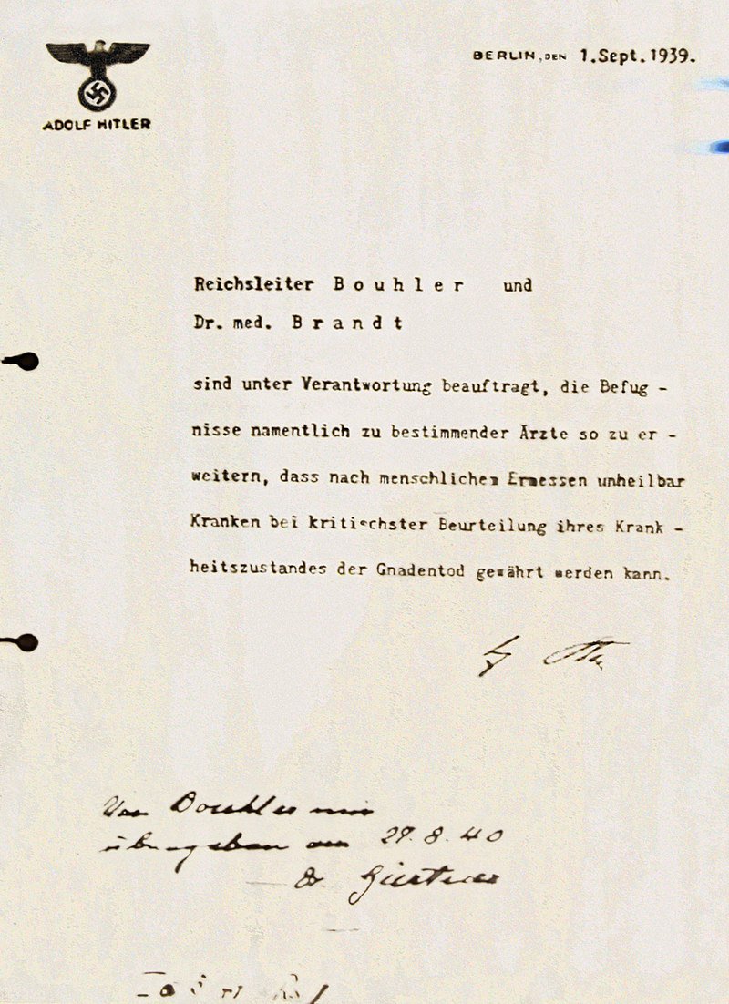In oktober 1939 ondertekende ‎‎Adolf Hitler‎‎ een "euthanasiebrief", gedateerd op 1 september 1939, die zijn arts ‎‎Karl Brandt‎‎ en ‎‎Reichsleiter‎‎ ‎‎Philipp Bouhler‎‎ machtigde om met de moord te beginnen. ‎