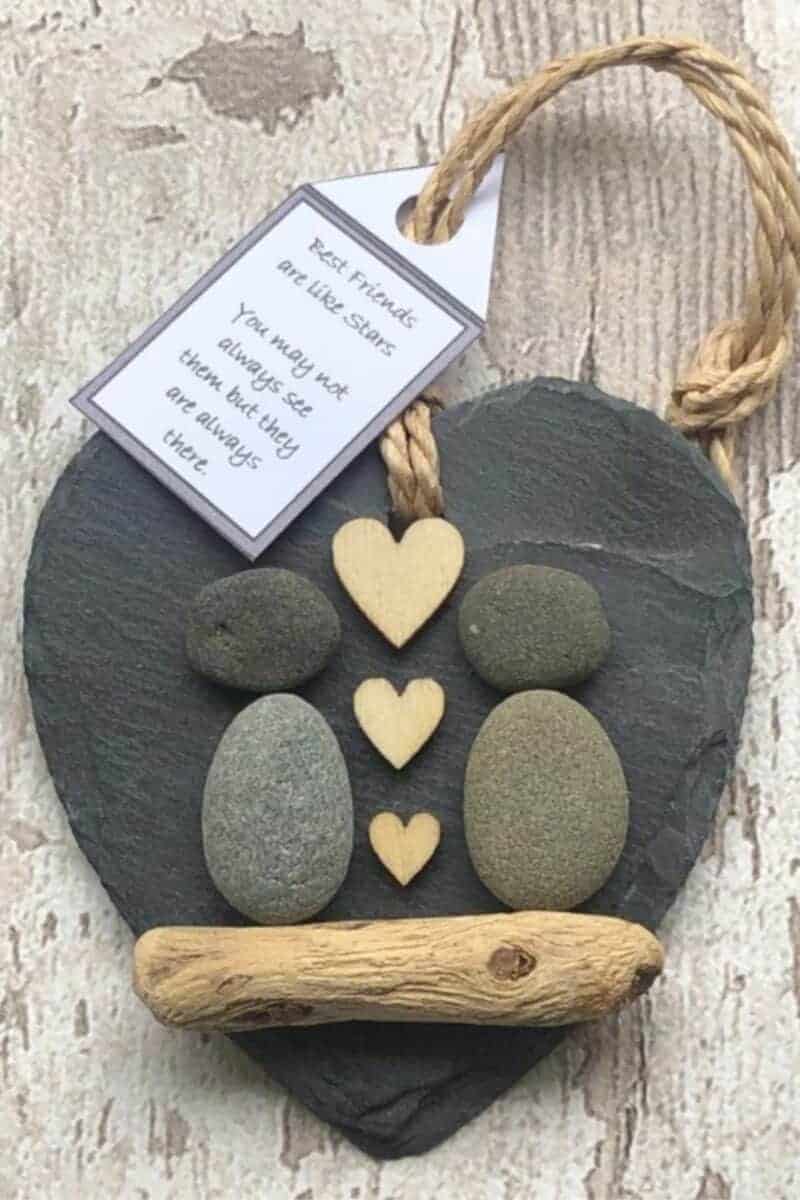 A heart shaped piece of slate with pebble art and a tag reading best friends are like stars you do not always see them but they are always there.