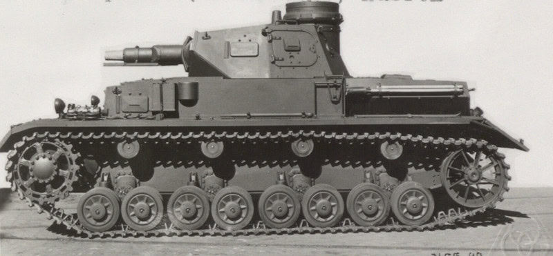 De Panzer IV was een veelzijdige Duitse tank, ingezet tijdens de Tweede Wereldoorlog, bekend om zijn aanpassingsvermogen en brede inzetbaarheid op diverse fronten.