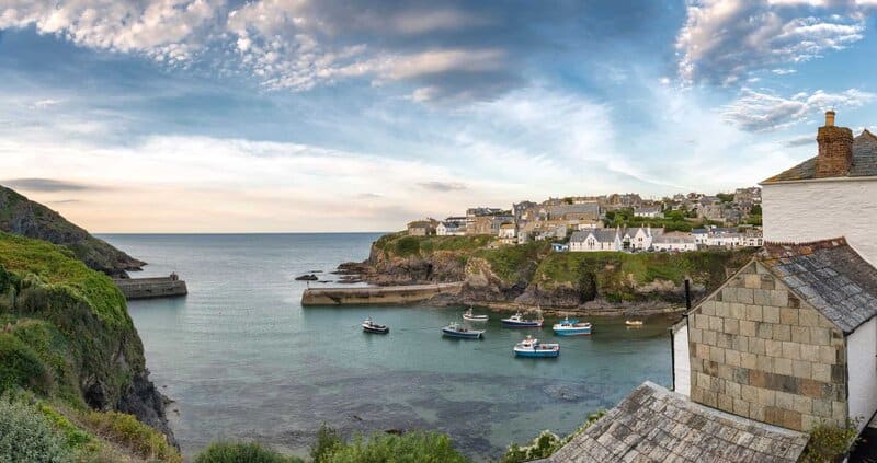 The Cottage in a Cornish Cove by Cass Grafton – Book Review