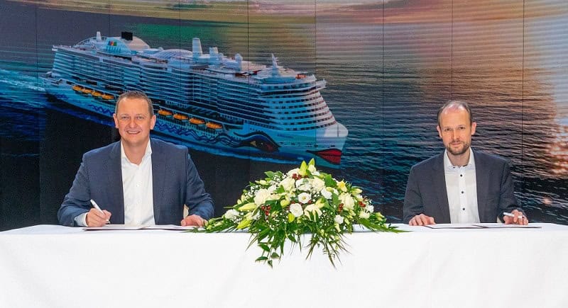 AIDA Cruises übernimmt neues Kreuzfahrtschiff AIDAcosma - Erste Reise und Taufe in Hamburg im Frühjahr 2022 AIDA Cosima Flaggenübergabe in Bremerhaven
